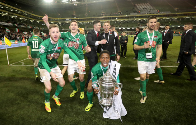chiedozie-ogbene-celebrates-with-the-fai-cup