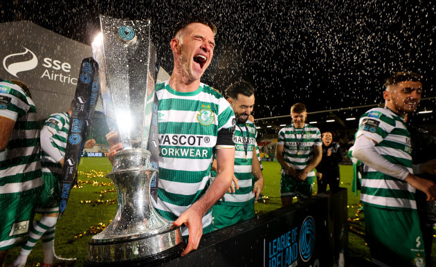 ronan-finn-celebrates-with-the-trophy-as-his-side-are-crowned-league-of-ireland-champions-for-the-fourth-year-in-a-row