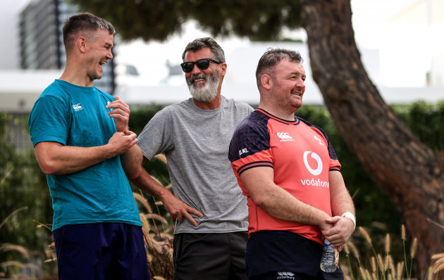 roy-keane-chats-with-johnny-sexton-and-dave-kilcoyne