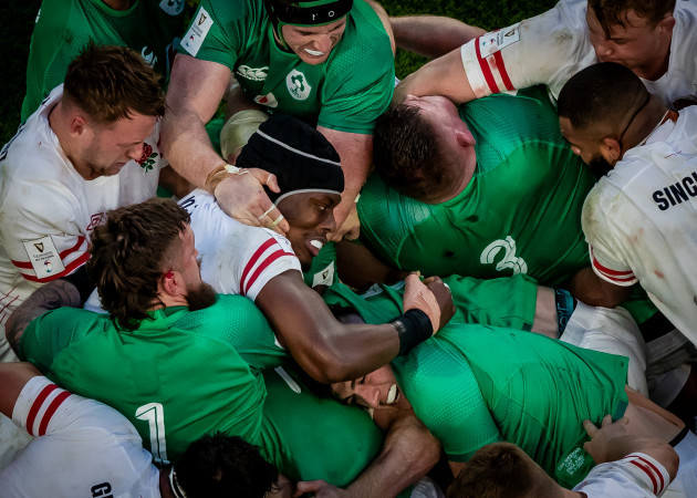 maro-itoje-surrounded-by-irish-players-in-a-maul