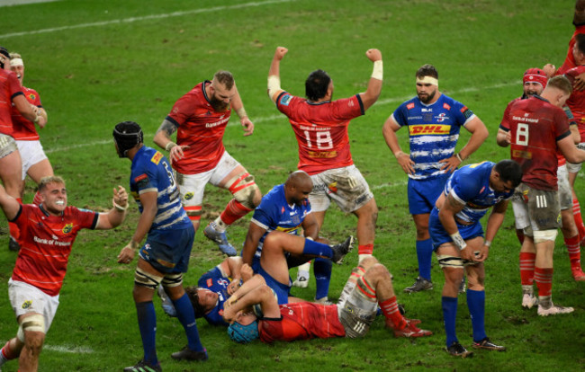 munster-celebrate-at-the-final-whistle