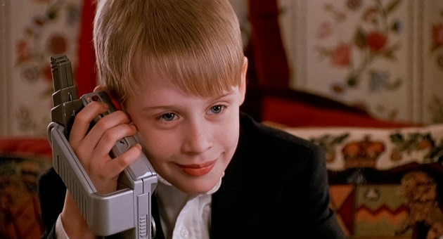 usa-macaulay-culkin-in-20th-century-fox-holiday-special-home-alone-2-lost-in-new-york-1992-plot-one-year-after-kevin-mccallister-was-left-home-alone-and-had-to-defeat-a-pair-of-bumbling