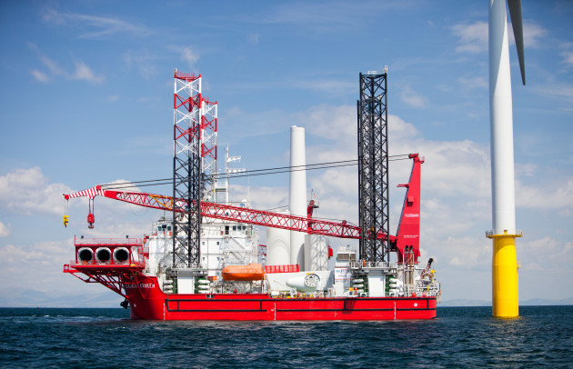 the-jack-up-barge-kraken-loaded-with-wind-turbines-for-the-walney-offshore-windfarm-project-off-barrow-in-furness-cumbria