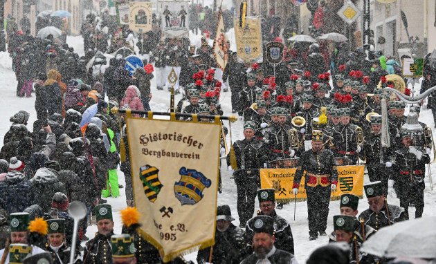 23-december-2023-saxony-annaberg-buchholz-members-of-the-mining-and-smelting-associations-march-through-annaberg-buchholz-in-festive-costumes-for-the-big-mountain-parade-the-parade-is-the-largest