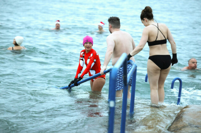 Christmas morning swim-1_90695986