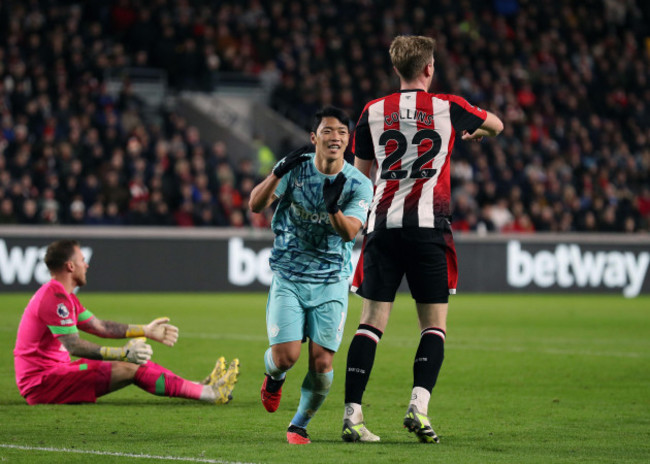 27th-december-2023-gtech-community-stadium-brentford-london-england-premier-league-football-brentford-versus-wolverhampton-wanderers-hwang-hee-chan-of-wolverhampton-wanderers-celebrates-after-s