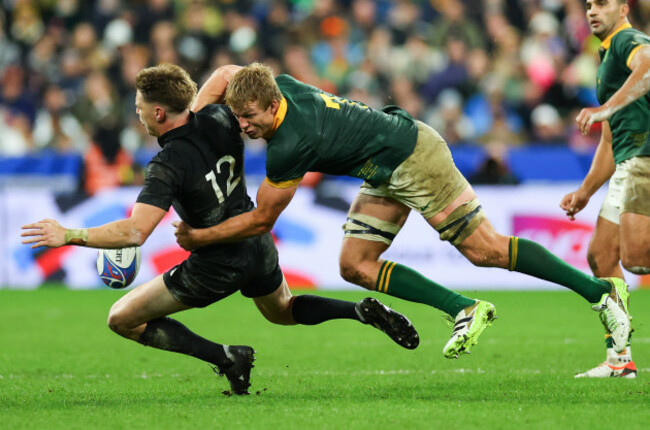 pieter-steph-du-toit-tackles-jordie-barrett