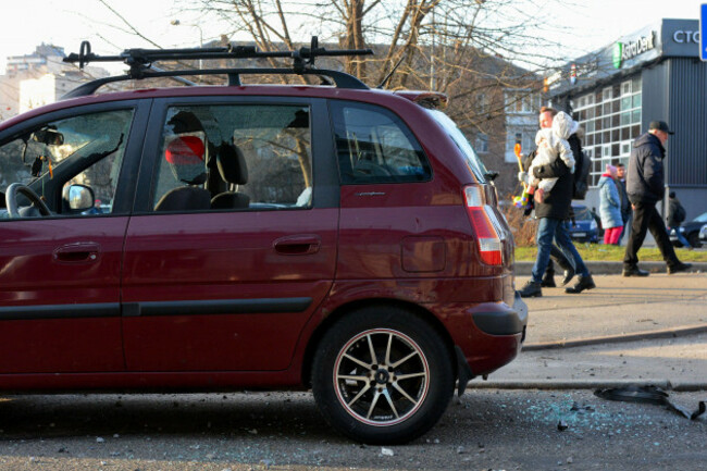 kyiv-ukraine-29th-dec-2023-people-walk-past-the-wreckage-and-damaged-cars-lying-in-the-middle-of-the-street-after-russias-missile-attack-on-kyiv-ukraine-december-29-2023-at-night-ukraine-was-s