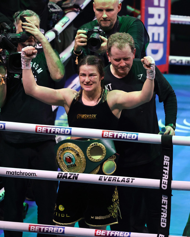 katie-taylor-celebrates-after-being-declared-the-winner