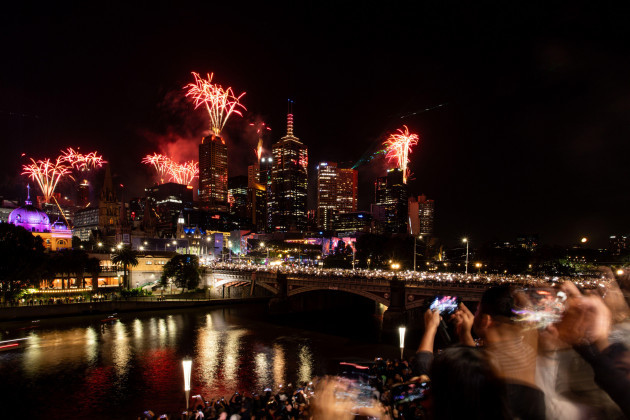melbourne-australia-01st-jan-2024-fireworks-are-seen-along-the-yarra-river-during-new-years-eve-celebrations-in-melbourne-monday-january-1-2024-aap-imagediego-fedele-no-archiving-credit-a