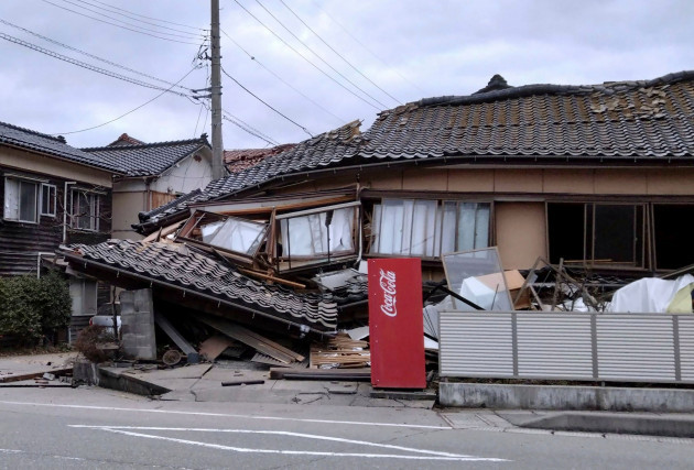 Japón reduce la alerta de tsunami pero advierte a los residentes costeros de los riesgos tras los grandes terremotos