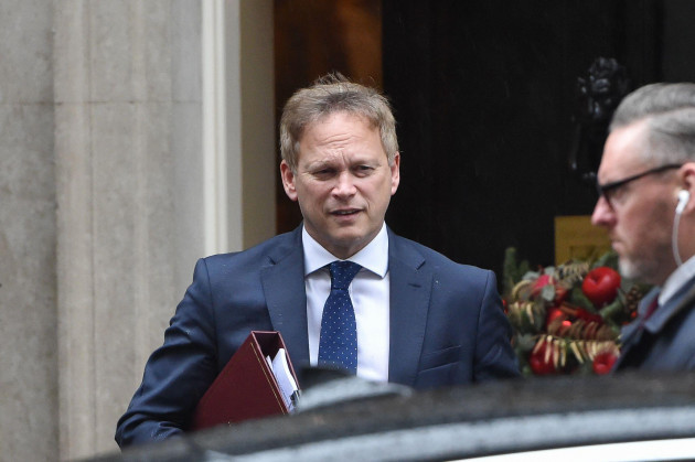 london-england-uk-19th-dec-2023-defence-secretary-grant-shapps-leaves-downing-street-after-a-cabinet-meeting-credit-image-thomas-krychzuma-press-wire-editorial-usage-only-not-for-co