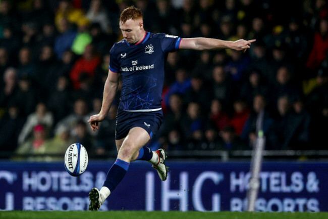 ciaran-frawley-makes-an-attempted-drop-at-goal-but-later-misses