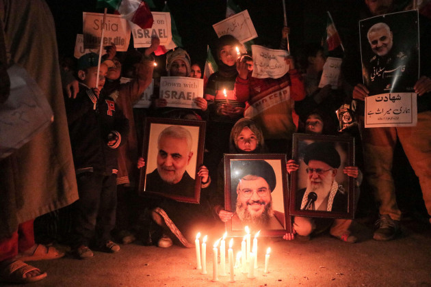 january-4-2024-srinagar-jammu-and-kashmir-india-kashmiri-shia-muslims-participate-in-a-candle-light-vigil-as-they-chant-anti-israel-and-anti-us-slogans-during-a-demonstration-after-two-explosions