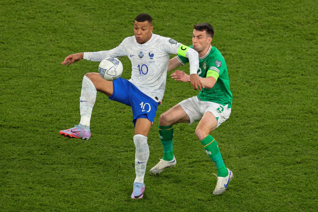 kylian-mbappe-with-seamus-coleman