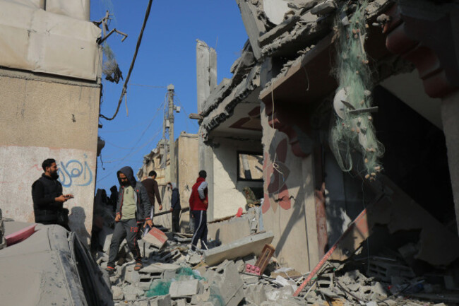 palestinian-residents-search-for-their-belongings-after-the-israeli-attacks-destroyed-houses-in-dair-el-balah-palestinian-residents-search-for-their-belongings-after-the-israeli-attacks-destroyed-hous