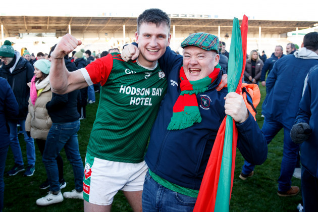ronan-stack-celebrates-after-the-game-with-donie-himrock