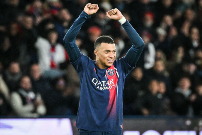 paris-france-france-3rd-jan-2024-kylian-mbappe-of-psg-celebrates-the-victory-during-the-champions-trophy-trophee-des-champions-match-between-paris-saint-germain-psg-and-toulouse-fc-at-parc-de