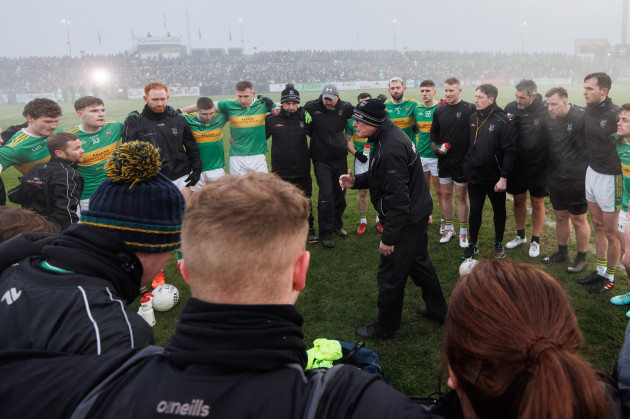 malachy-orourke-speaks-to-his-team-before-the-game