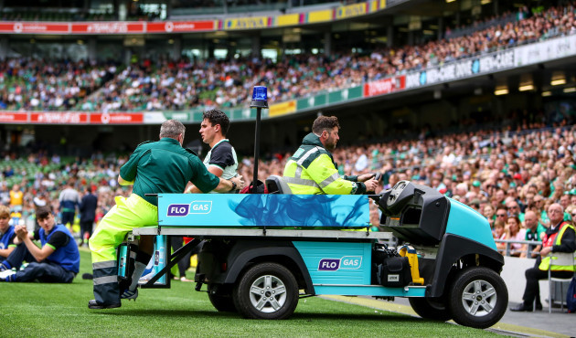 joey-carbery-leaves-the-field-with-an-injury