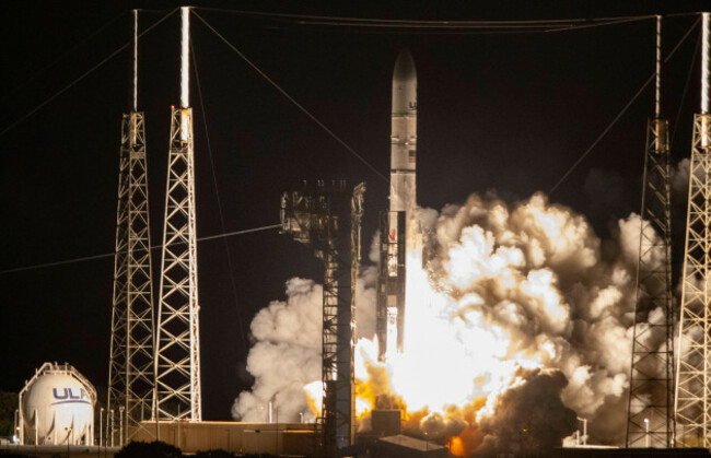 cape-canaveral-united-states-of-america-08-january-2024-a-united-launch-alliance-vulcan-rocket-carrying-the-astrobotic-peregrine-lunar-lander-lifts-off-from-space-launch-complex-41-at-cape-canaver