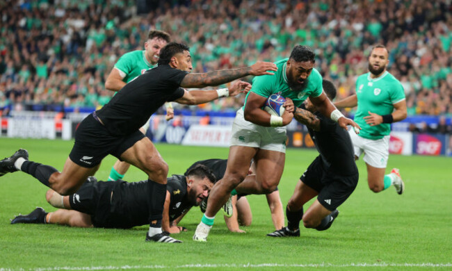 irelands-bundee-aki-scores-a-try