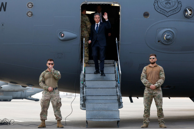 u-s-secretary-of-state-antony-blinken-exits-a-plane-as-he-arrives-in-cairo-during-his-week-long-trip-aimed-at-calming-tensions-across-the-middle-east-in-egypt-thursday-jan-11-2024-evelyn-hocks