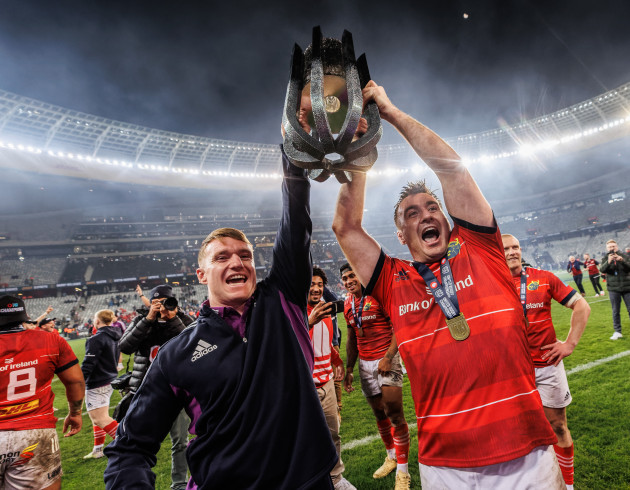 rory-scannell-and-niall-scannell-celebrate-with-the-trophy