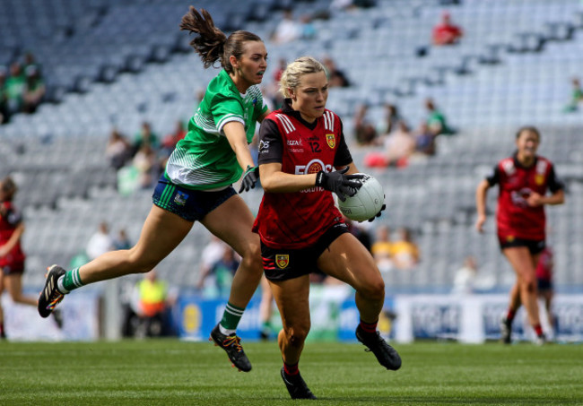 laoise-duffy-tries-to-break-from-lauren-ryan