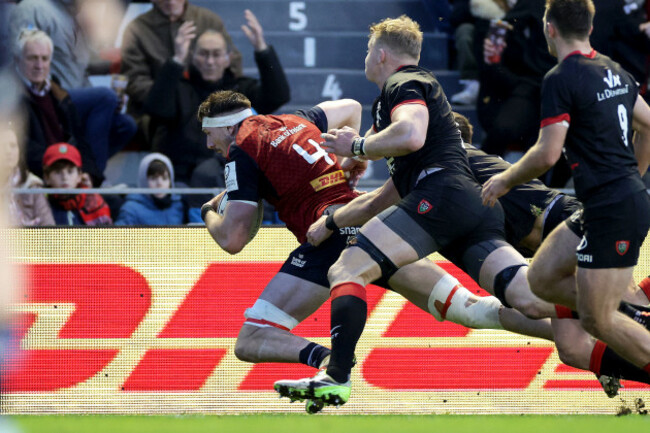 tom-ahern-on-his-way-to-scoring-a-try