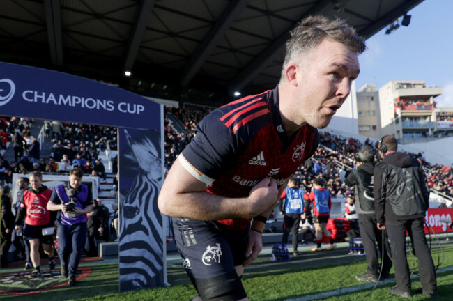 peter-omahony-takes-to-the-pitch