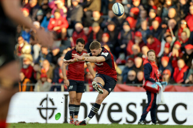 jack-crowley-kicks-a-penalty