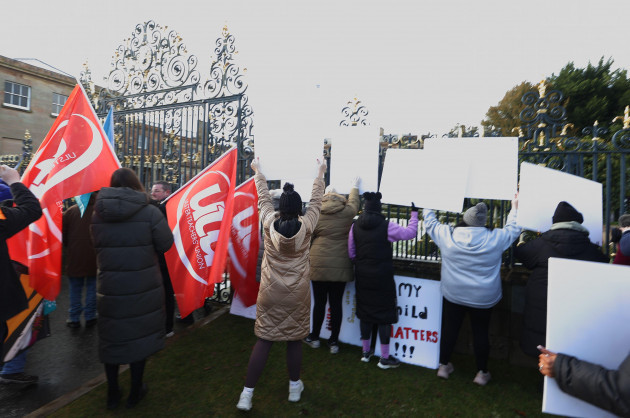 retransmitting-correcting-name-of-charity-teachers-unions-and-people-from-the-colin-autism-support-and-advice-group-protest-outside-hillsborough-castle-as-northern-ireland-secretary-chris-heaton-harri