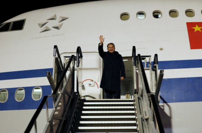 Chinese Premier arrives 01_90697290