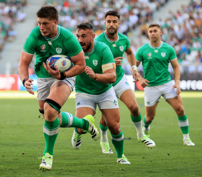 joe-mccarthy-runs-in-to-score-a-try