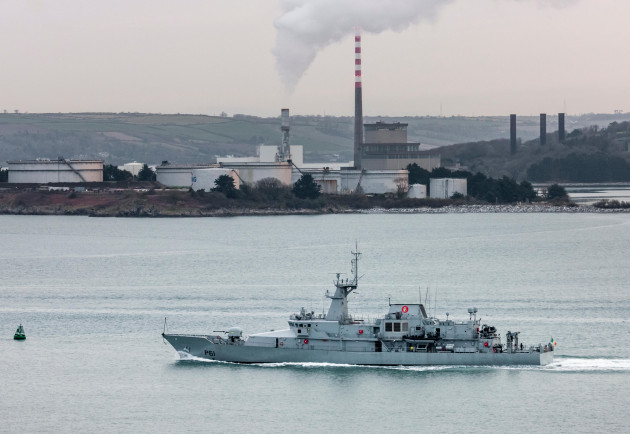 whitegate-cork-ireland-07th-february-2018-irish-naval-service-ship-le-samuel-beckett-arrives-back-from-patrol-bound-for-her-home-base-of-haulbow
