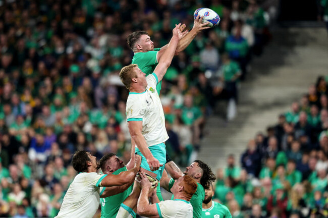 pieter-steph-du-toit-and-peter-omahony-in-a-lineout