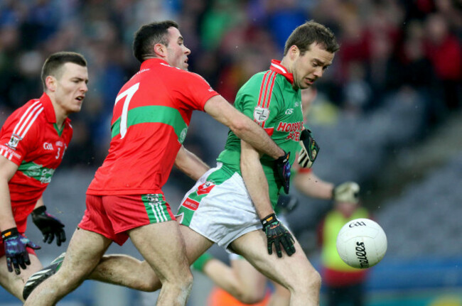senan-kilbride-scores-despite-the-efforts-of-james-burke