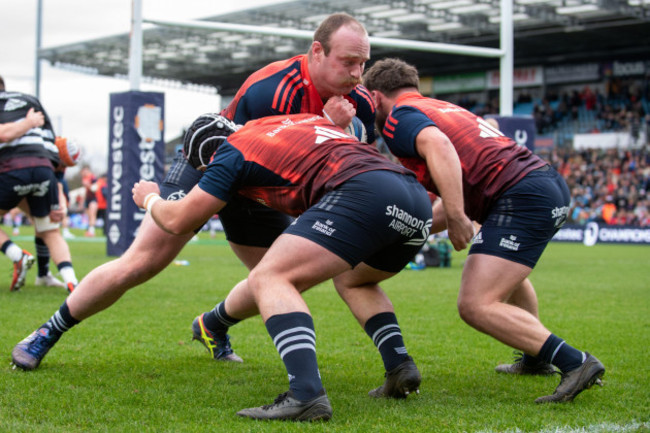 oli-jager-of-munster-during-the-warm-up-prior-the-investec-champions-cup-pool-3-round-2-match-between-exeter-chiefs-and-munster-rugby-at-sandy-park-in-exeter-united-kingdom-on-december-17-2023-ph