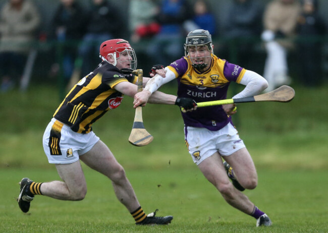 eoin-guilfoyle-tackles-conor-foley