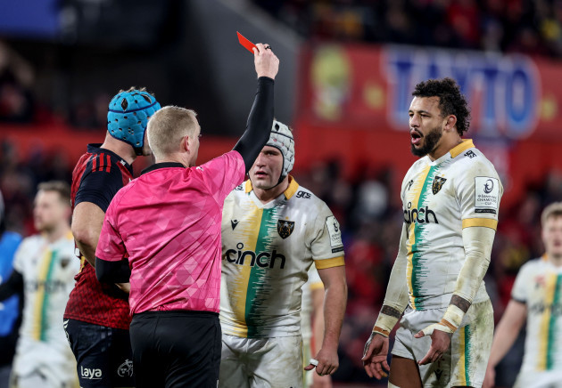 tual-trainini-shows-a-red-card-to-curtis-langdon-as-courtney-lawes-looks-on