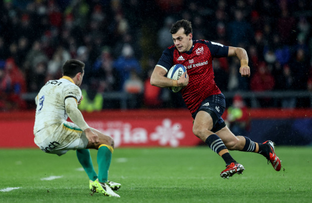 Rowntree's Munster limp into round of 16 after defeat to 14-man Saints