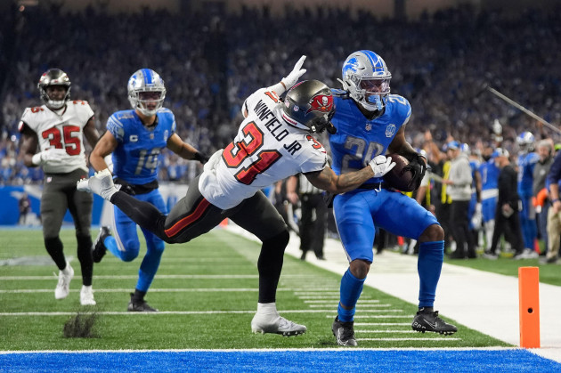 detroit-lions-running-back-jahmyr-gibbs-right-avoids-a-hit-by-tampa-bay-buccaneers-safety-antoine-winfield-jr-31-while-scoring-on-a-touchdown-run-during-the-second-half-of-an-nfl-football-nfc-div