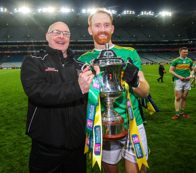malachy-orourke-and-conor-glass-celebrate-with-the-trophy