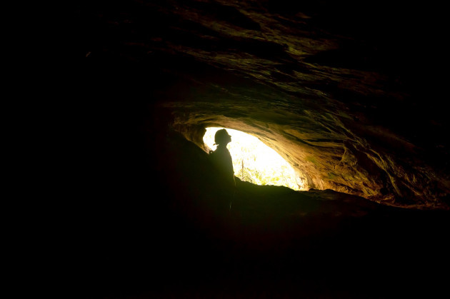 woman-standing-in-rawana-ella-cave-in-sri-lanka