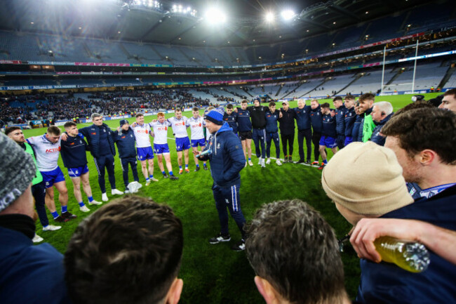 vinny-corey-speaks-to-his-team