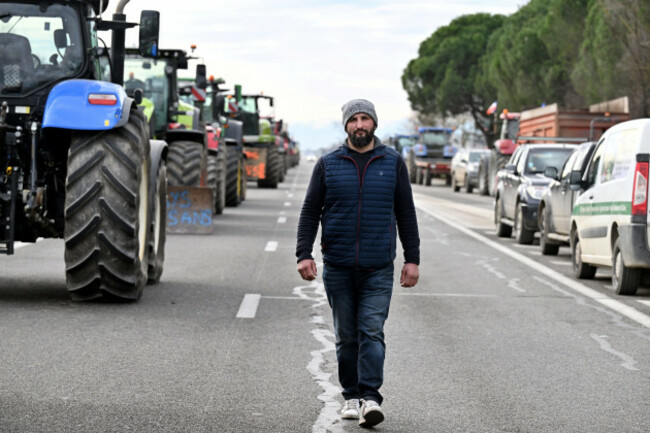 toulouse-france-22nd-jan-2024-photopqrla-depeche-du-midilaurent-dard-toulouse-22012024-ddm-laurent-dard-manifestation-des-agriculteurs-blocage-de-l-autoroute-a64-au-niveau-de-carb