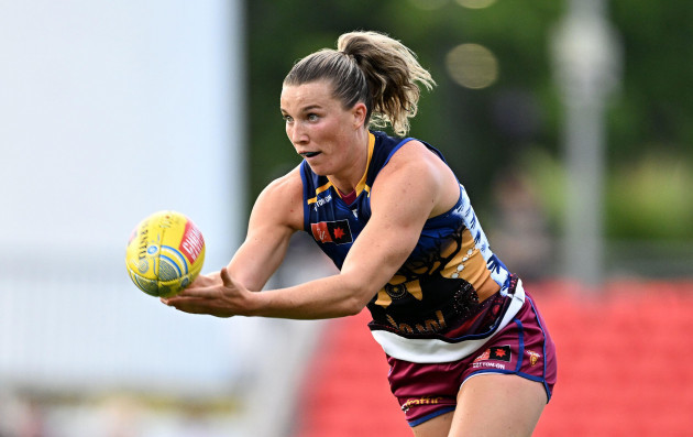 gold-coast-australia-14th-oct-2023-jennifer-dunne-of-the-lions-during-the-aflw-round-7-match-between-the-gold-coast-suns-and-brisbane-lions-at-heritage-bank-stadium-on-the-gold-coast-saturday-oc