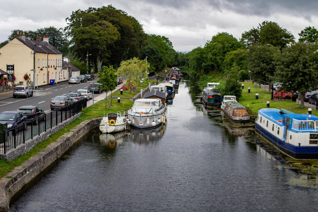 the-13th-lock-of-the-grand-canal-in-sallins-county-kildare-ireland-with-canal-houseboats-berthed-on-either-side