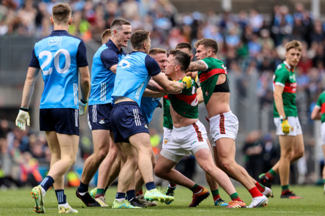 tempers-flare-between-brian-fenton-and-cillian-oconnor